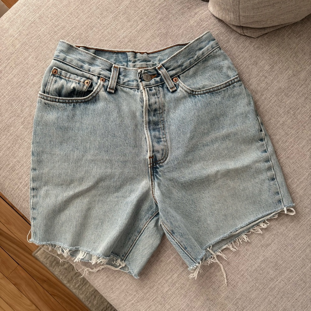 VINTAGE LEVI’S Light Wash Jean Shorts -23W